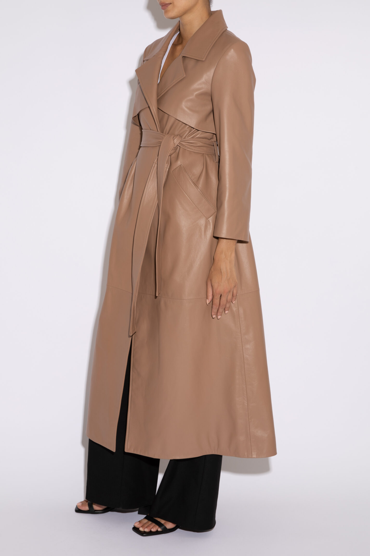 Leonora Trench Coat in Leather in Taupe